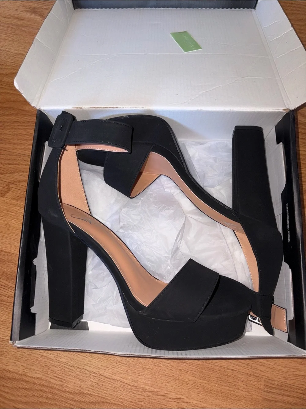 NIB-Windsor Gabby Heels with thick ankle strap